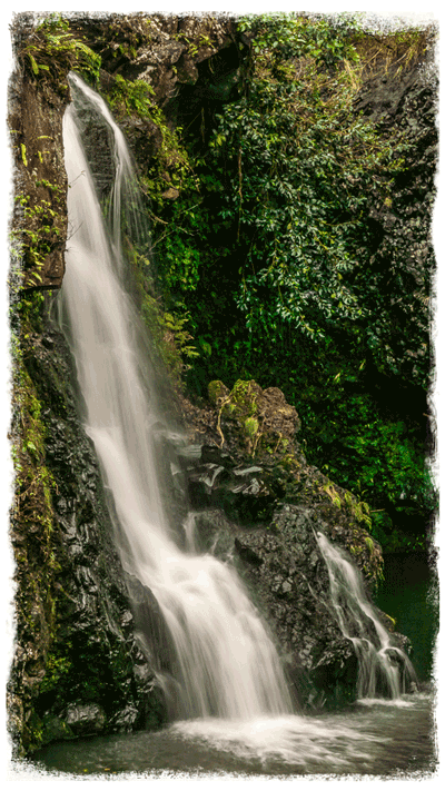 Chelsea-Heller-Photography-Maui-Waterfall-edge